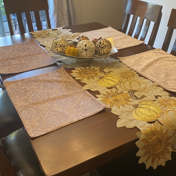 🌹Romeo Home Velvet 4pieces set Rectangular textured design and solid back pink - Picture 15 of 15